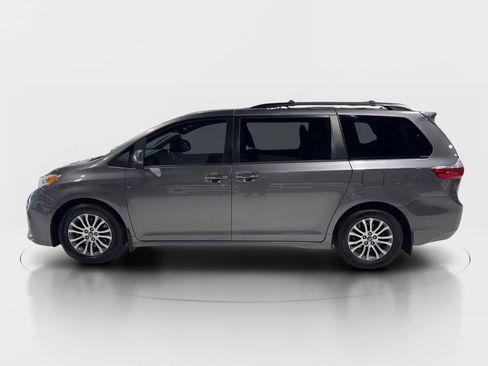Used 2020 Toyota Sienna XLE image 8