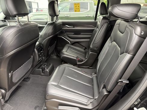 Used 2023 Jeep Grand Cherokee L Limited AWD/4WD image 24