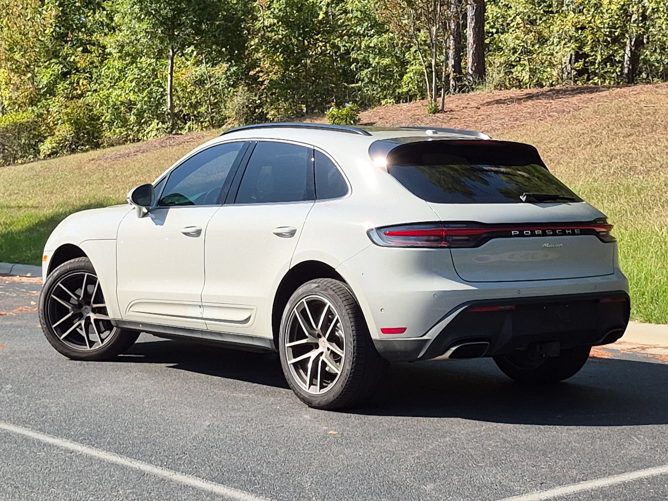 Certified 2026 Porsche Macan AWD/4WD image 3