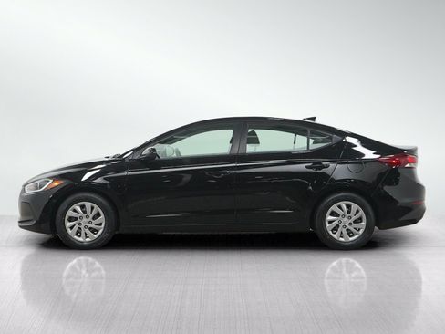 Used 2017 Hyundai Elantra SE w/ Cargo Package FWD image 2