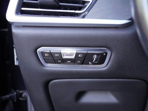 Used 2022 BMW X7 xDrive40i w/ M Sport Package AWD/4WD image 16