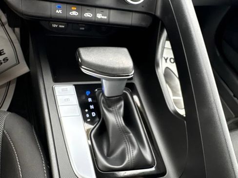 Used 2026 Hyundai Elantra SE FWD image 18