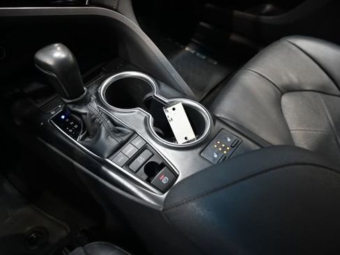 Used 2018 Toyota Camry XLE w/ Driver Assist Package FWD image 16