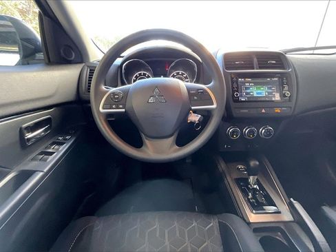 Used 2025 Mitsubishi Outlander Sport ES image 5