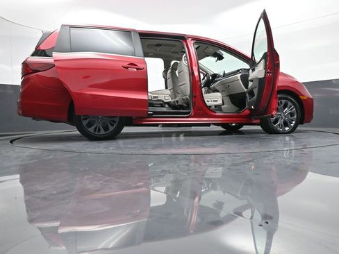 Certified 2025 Honda Odyssey Touring image 48