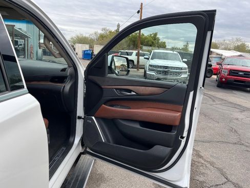 Used 2017 Cadillac Escalade ESV Premium Luxury image 20