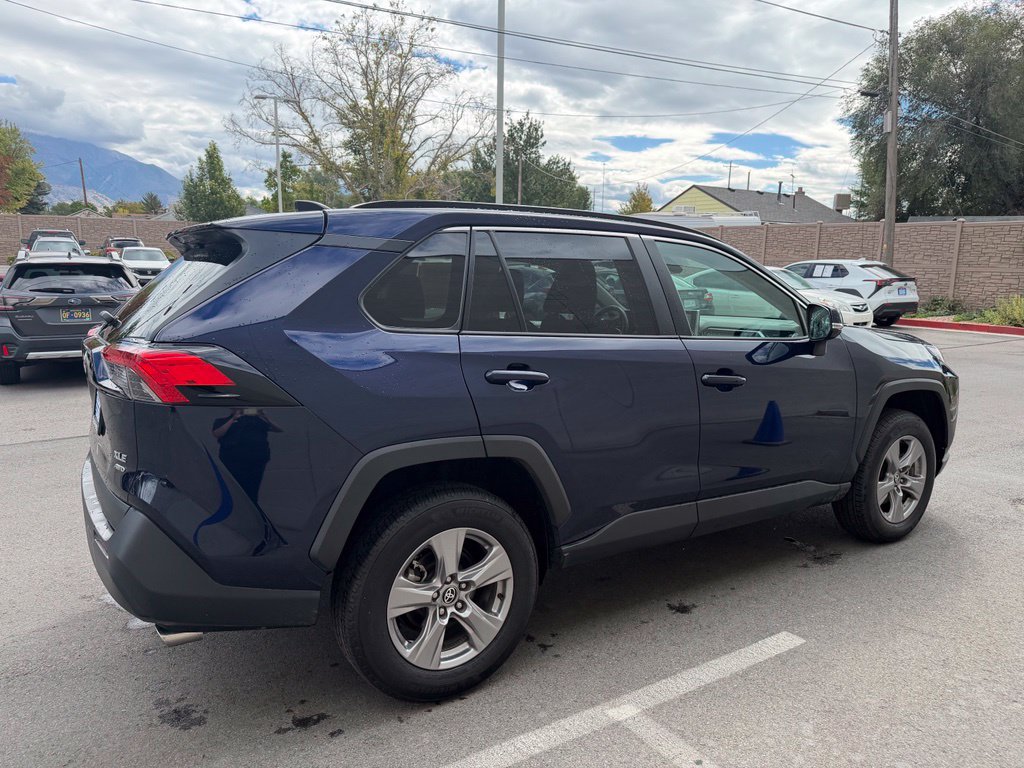 Used 2025 Toyota RAV4 XLE AWD/4WD image 5