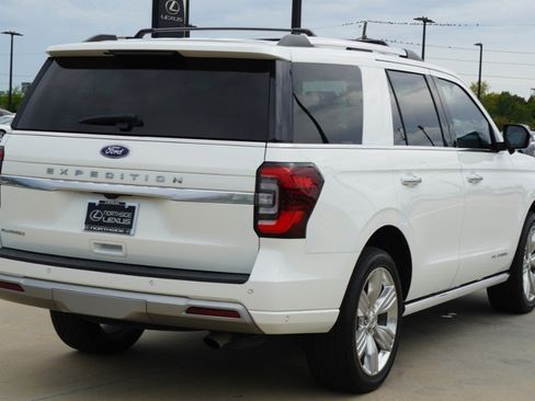 Used 2024 Ford Expedition Platinum AWD/4WD image 6