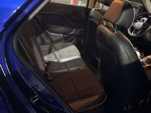 Used 2022 Hyundai Venue Limited w/ Cargo Package image 10