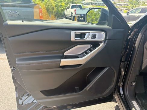 Used 2023 Ford Explorer Limited w/ Limited Technology Package AWD/4WD image 11