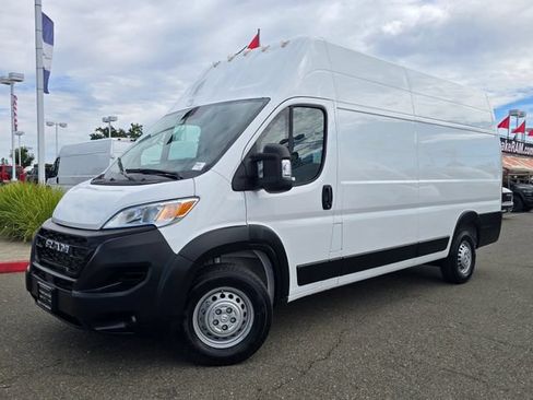 Used 2025 RAM ProMaster 3500 FWD image 3