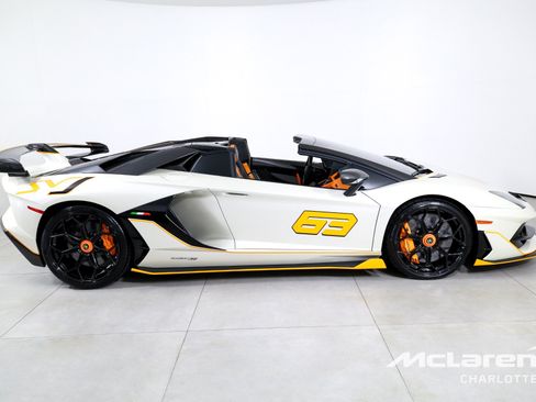Used 2021 Lamborghini Aventador SVJ AWD/4WD image 11
