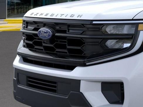 New 2025 Ford Expedition Active image 17