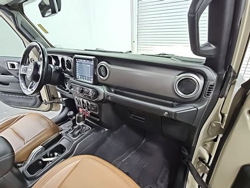 Used 2022 Jeep Gladiator Rubicon w/ Cold Weather Group image 36