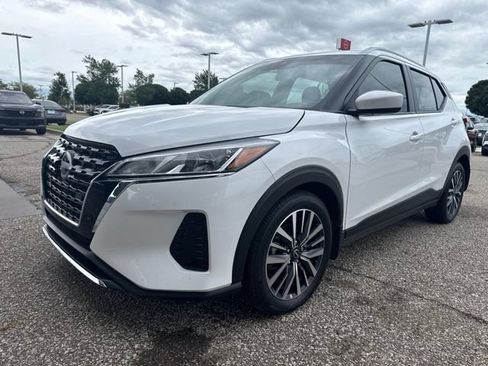 Certified 2024 Nissan Kicks SV FWD image 3
