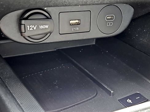 Used 2025 Hyundai Elantra SEL FWD image 26