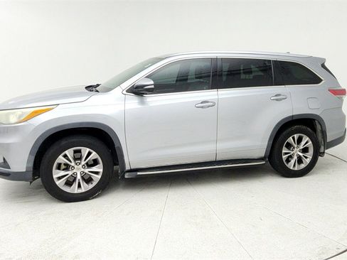 Used 2015 Toyota Highlander XLE image 2