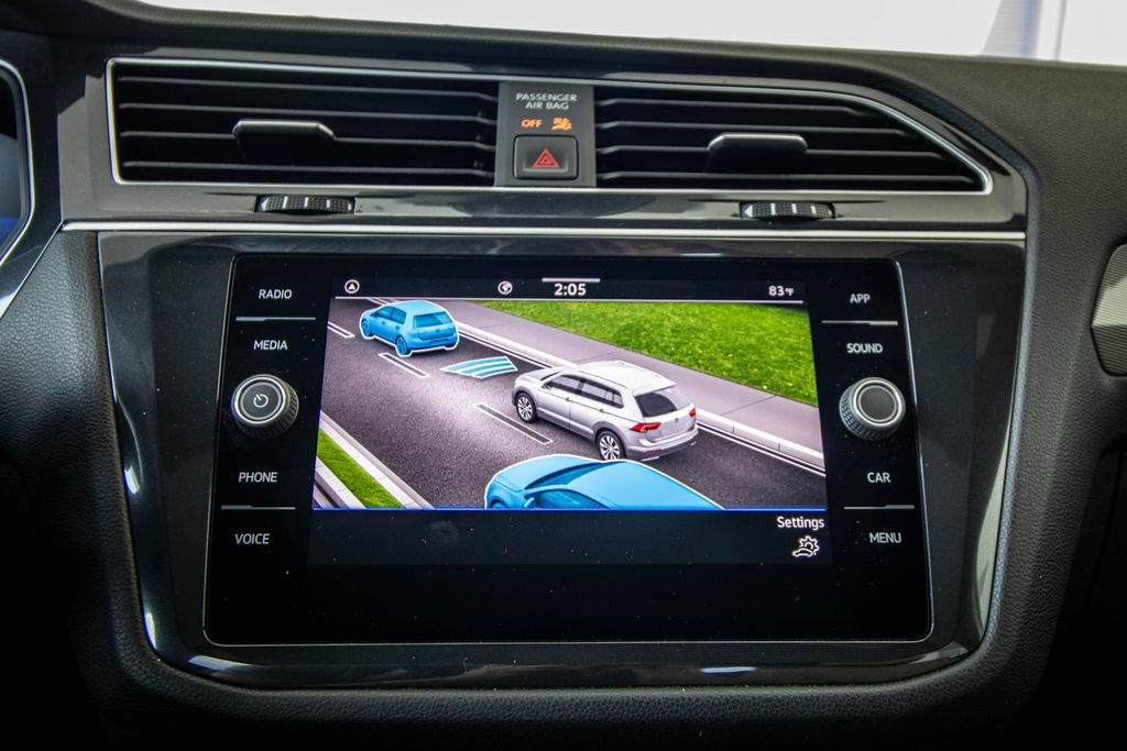 Certified 2024 Volkswagen Tiguan SE R-Line FWD image 41