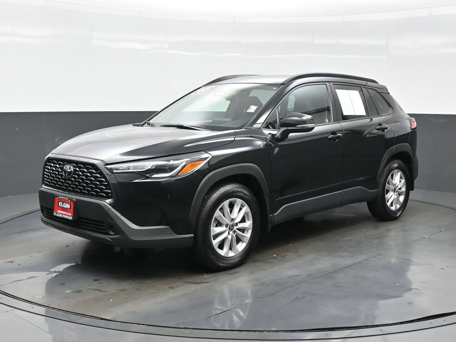 Used 2023 Toyota Corolla Cross LE AWD/4WD image 2