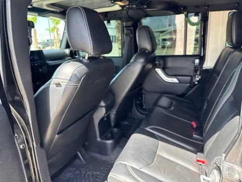 Used 2015 Jeep Wrangler Unlimited Sahara w/ Dual Top Group AWD/4WD image 9