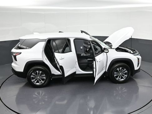 Used 2026 Chevrolet Equinox LT w/ Safety and Technology Package FWD image 39