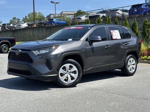 Used 2019 Toyota RAV4 LE FWD image 5