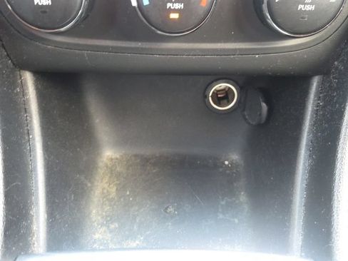 Used 2013 Dodge Avenger SE FWD image 26