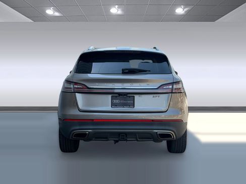 Used 2019 Lincoln Nautilus Reserve FWD image 10
