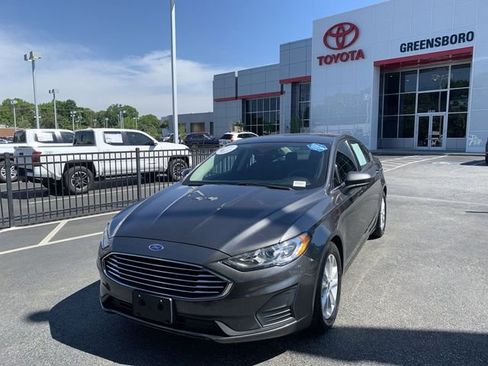 Used 2019 Ford Fusion SE FWD image 1