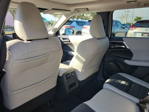 New 2026 Mitsubishi Outlander SE image 15