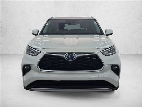 Used 2021 Toyota Highlander Platinum AWD/4WD image 2