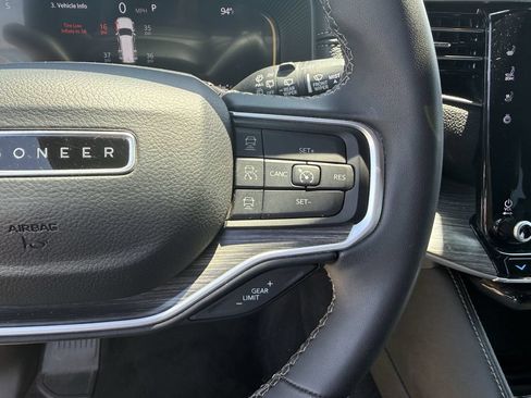 Used 2024 Jeep Wagoneer L Series II w/ Flexible Seating Group AWD/4WD image 15