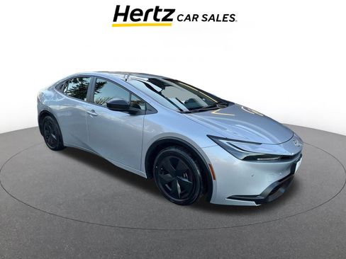 Used 2025 Toyota Prius LE image 1