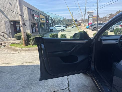 Used 2023 Tesla Model Y AWD image 10