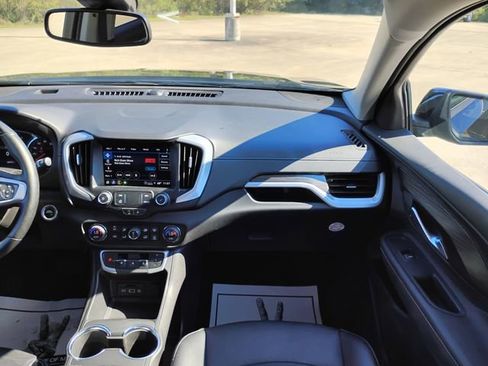 Used 2024 GMC Terrain SLT image 19