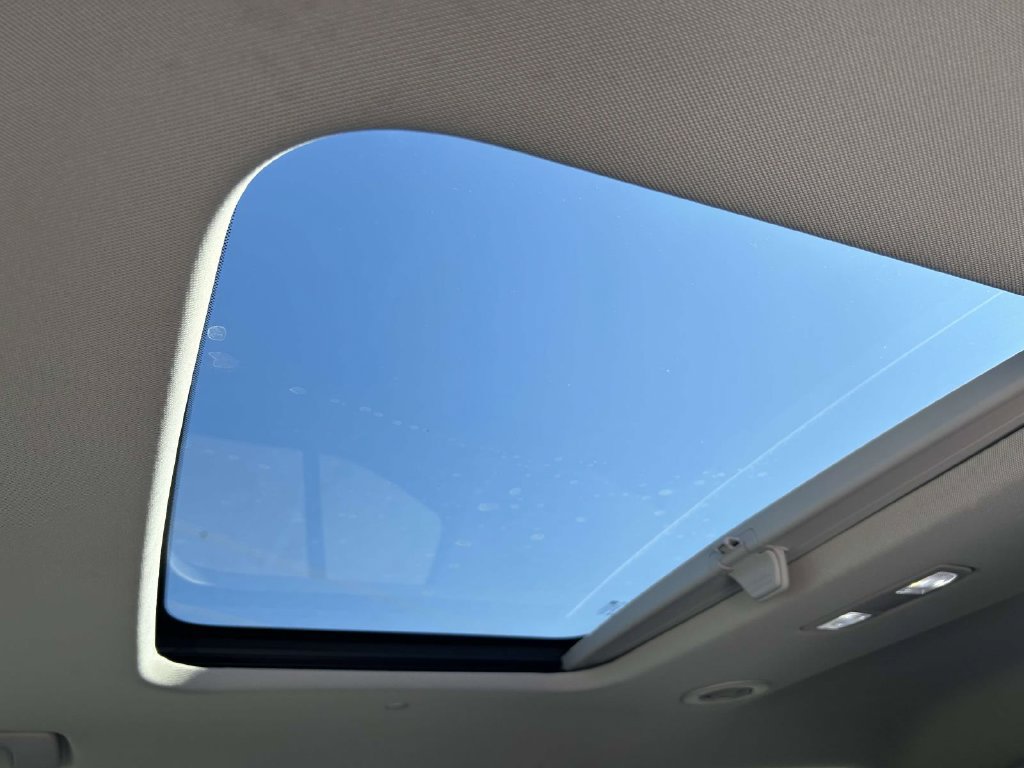 Used 2018 Chevrolet Traverse LT FWD image 16