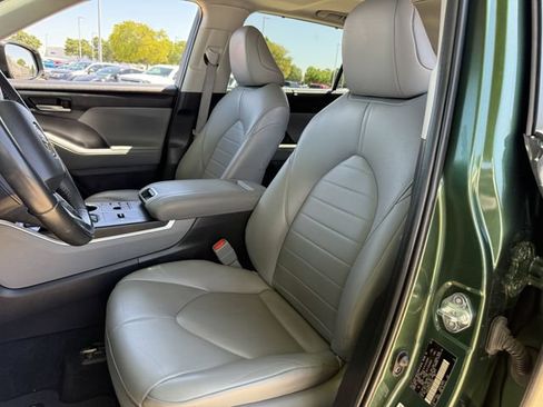 Used 2023 Toyota Highlander XLE FWD image 26