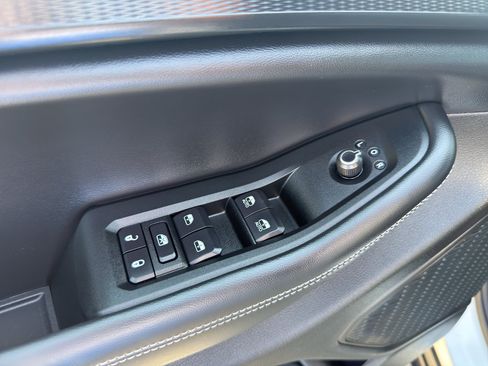 Used 2025 Jeep Grand Cherokee Altitude AWD/4WD image 12