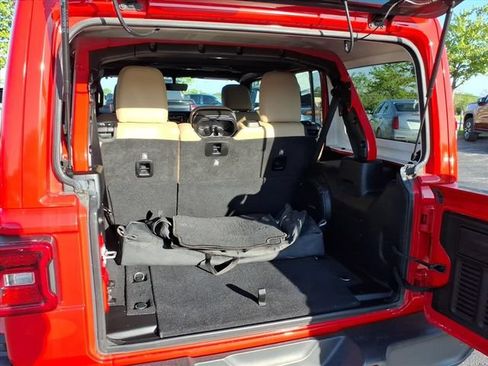 Used 2018 Jeep Wrangler Unlimited Sahara AWD/4WD image 21
