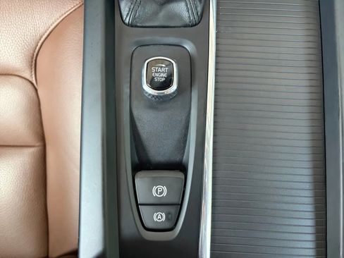 Used 2018 Volvo XC60 T6 Momentum w/ Advanced Package AWD/4WD image 26