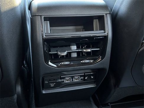 New 2025 Jeep Grand Cherokee Limited w/ Black Appearance Package image 36