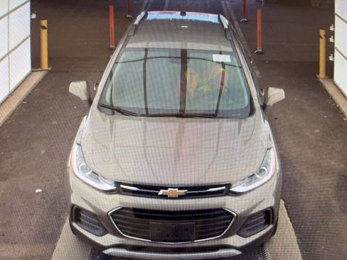 Used 2022 Chevrolet Trax LT w/ LT Convenience Package image 22