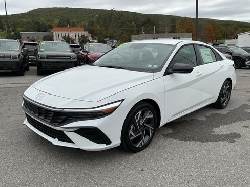 New 2025 Hyundai Elantra SEL image 8