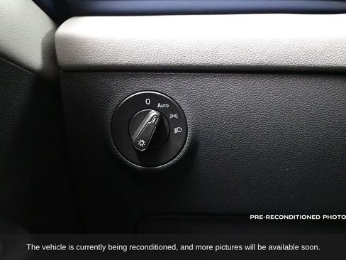 Used 2023 Volkswagen Taos SE w/ Panoramic Sunroof Package image 15