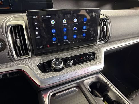 Used 2025 Ford Expedition Tremor AWD/4WD image 38