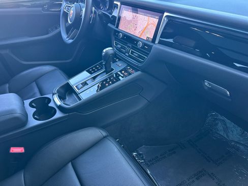 Certified 2026 Porsche Macan AWD/4WD image 16