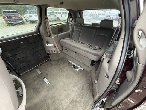Used 2003 Dodge Grand Caravan SE FWD image 16