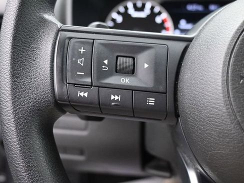 Used 2023 Nissan Rogue S image 21