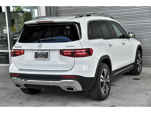 Certified 2025 Mercedes-Benz GLB 250 4MATIC image 9