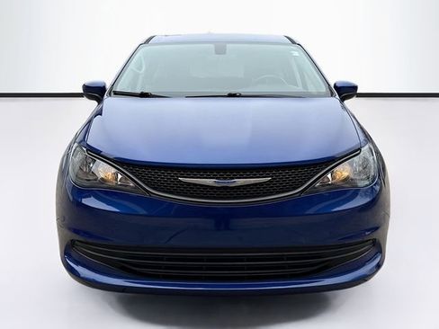 Used 2018 Chrysler Pacifica L image 4